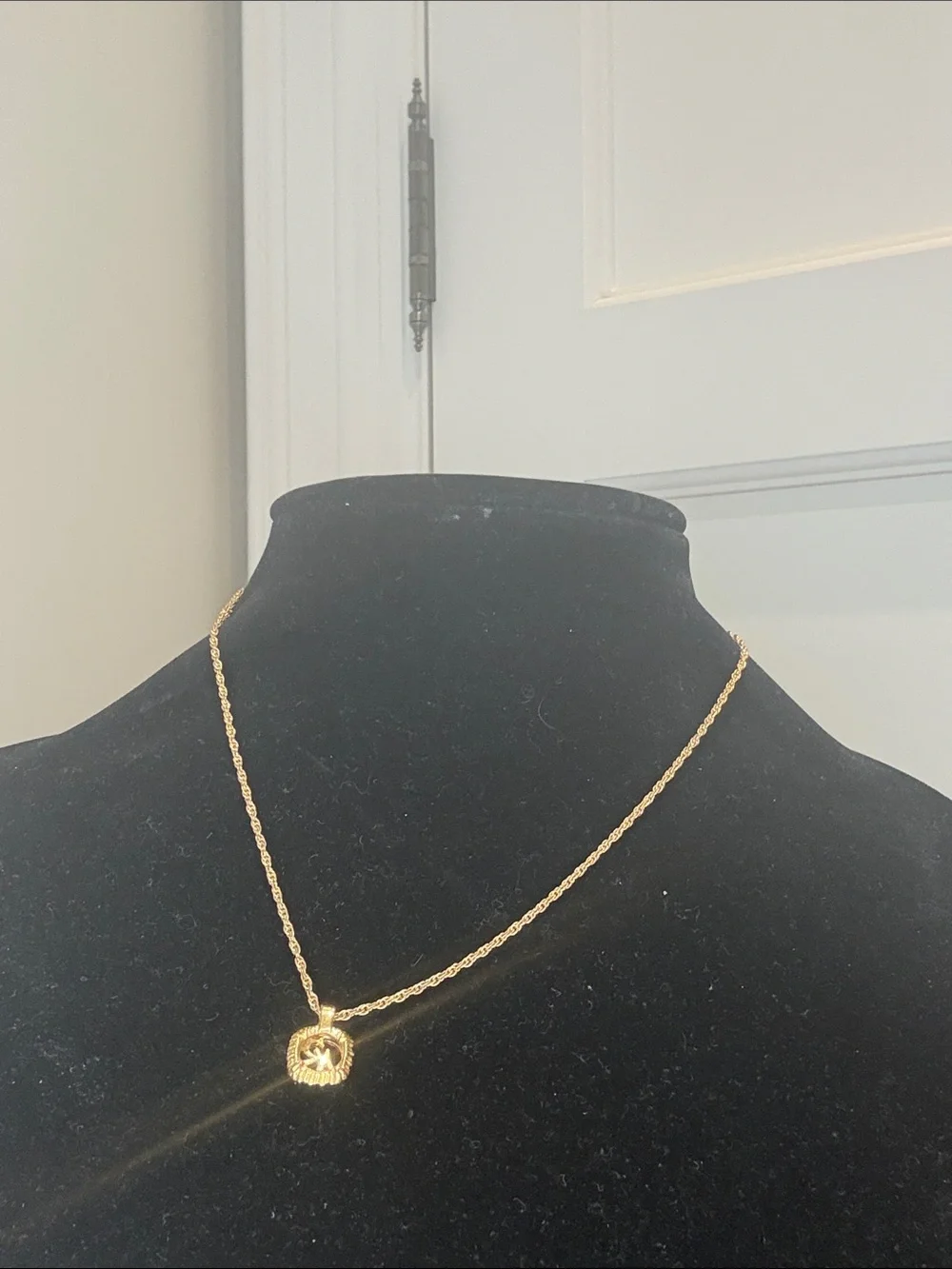 Nina Ricci logo heart pendant necklaces in two-tone gold rope chain Paris 👝 - Picture 3 of 8